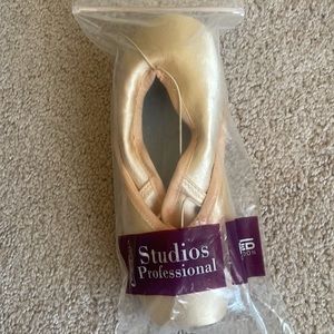 Brand New! Freed Of London pointe shoes